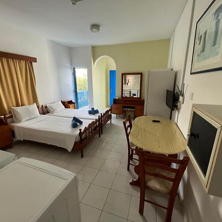 Island Budget Apartments Paphos Bagian luar foto