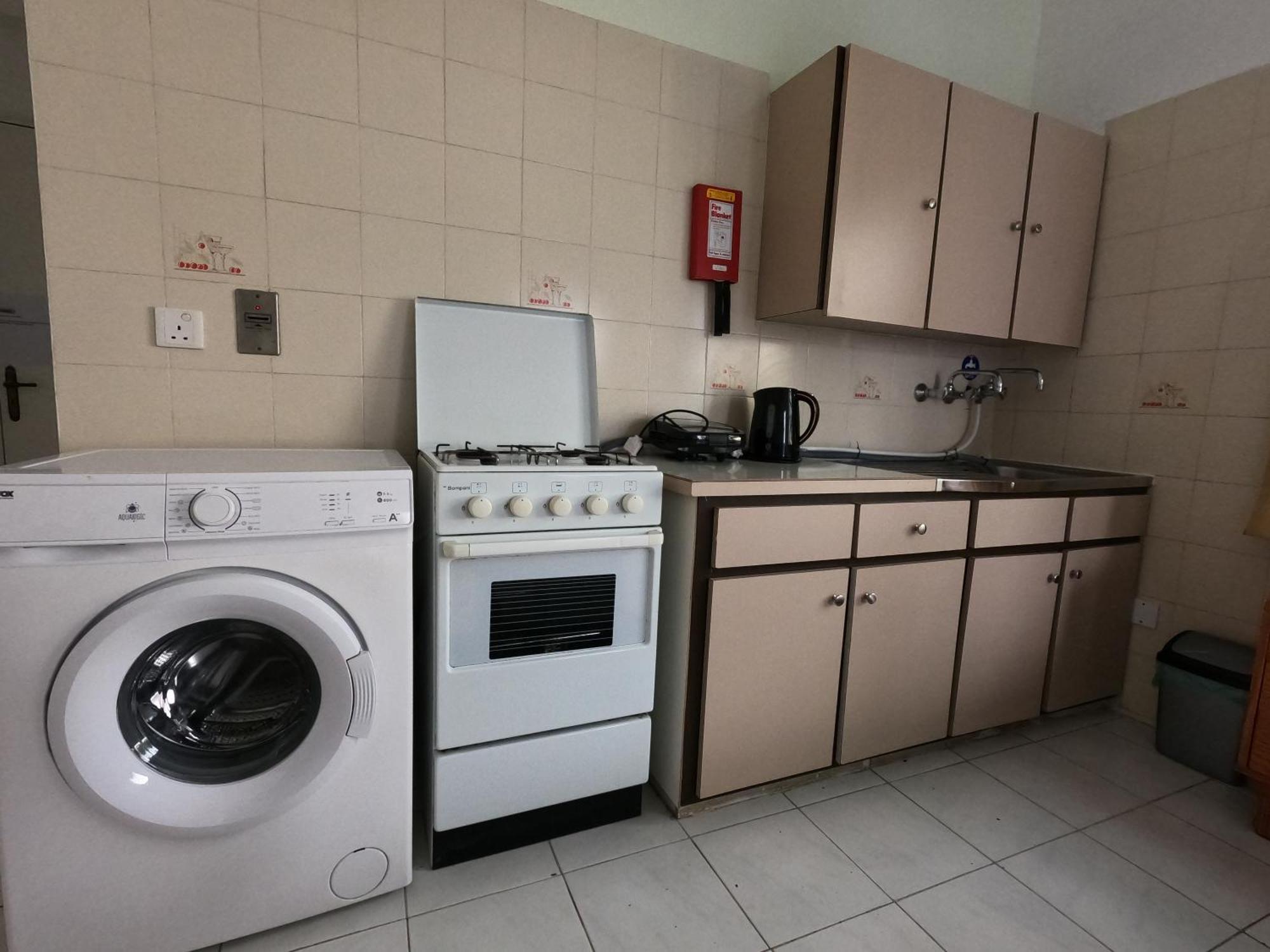 Island Budget Apartments Paphos Bagian luar foto