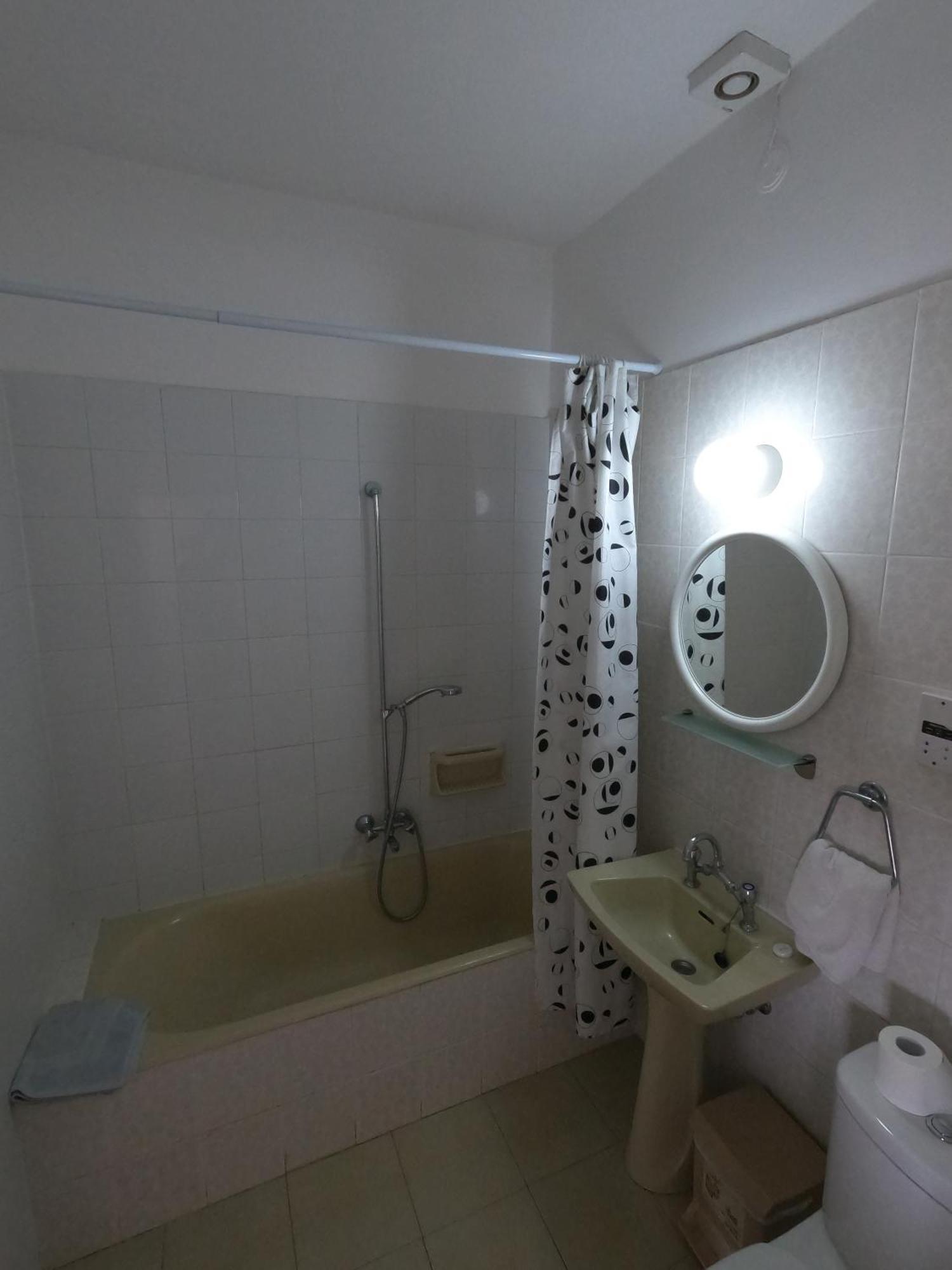 Island Budget Apartments Paphos Bagian luar foto