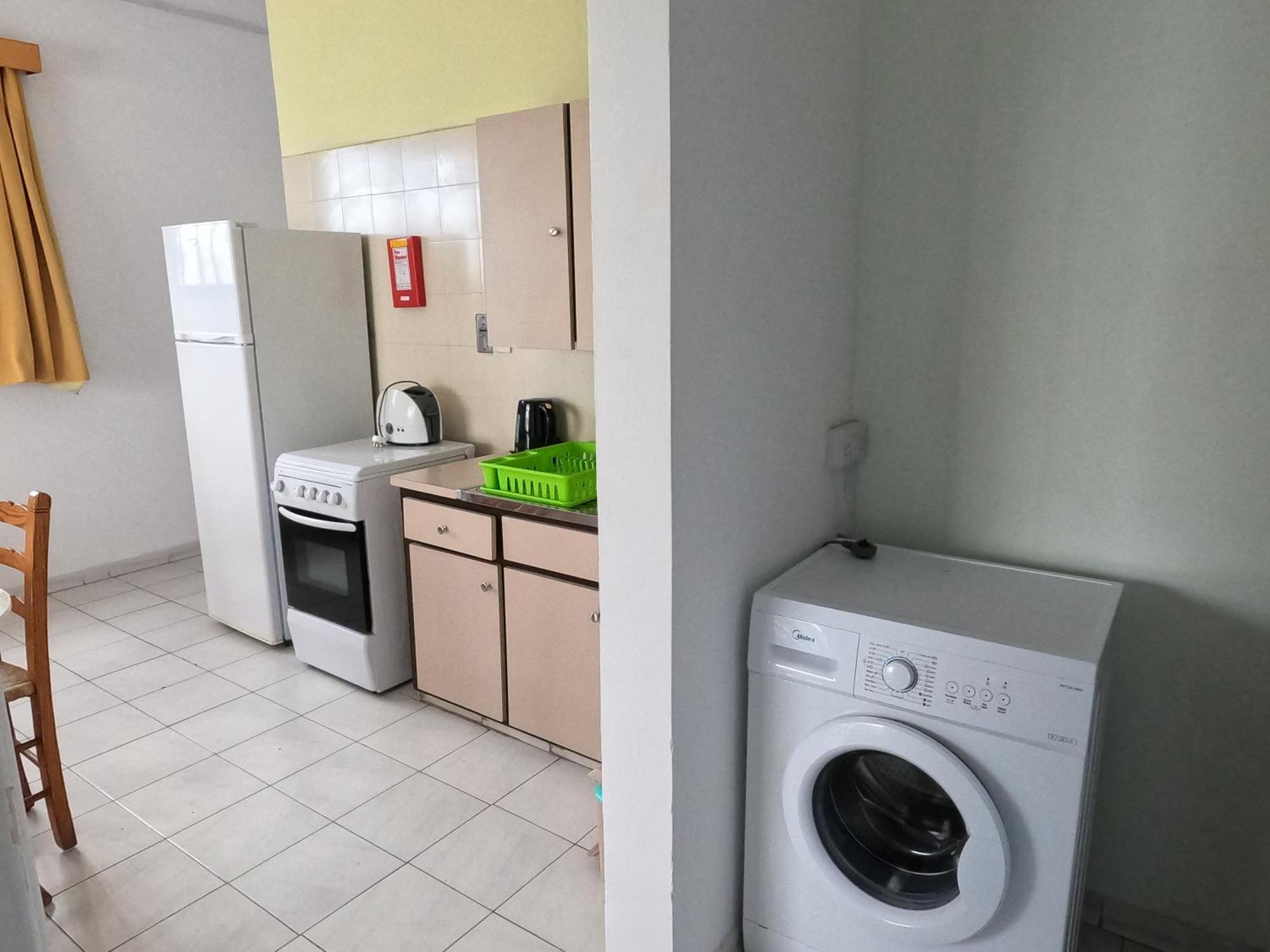 Island Budget Apartments Paphos Bagian luar foto